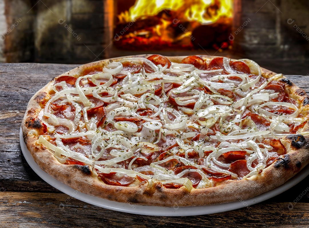 Pizza de calabresa acebolada