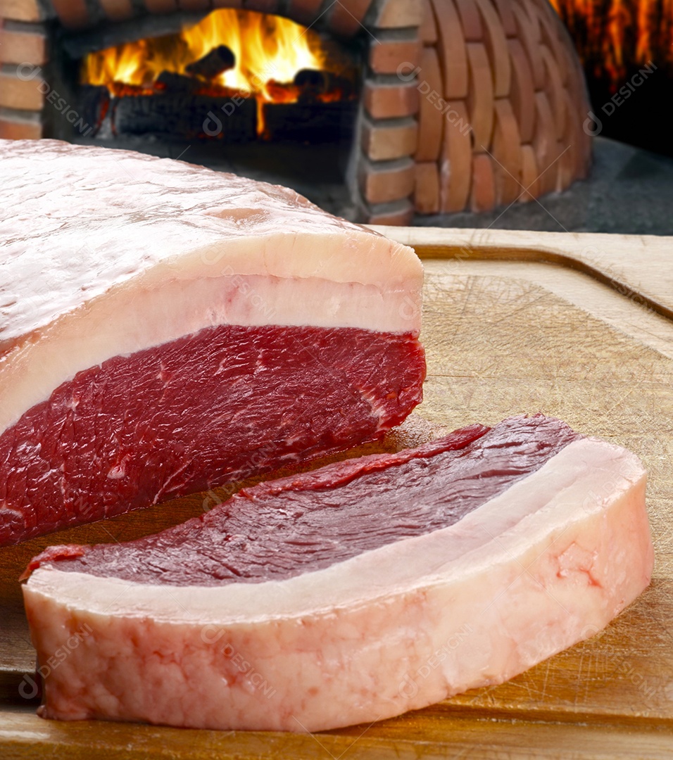 Pedaço de picanha crua para churrasco
