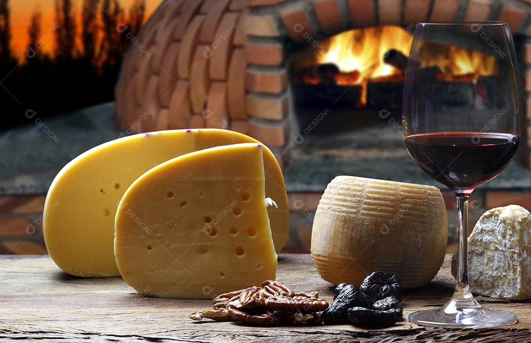 Vinho tinto com queijo