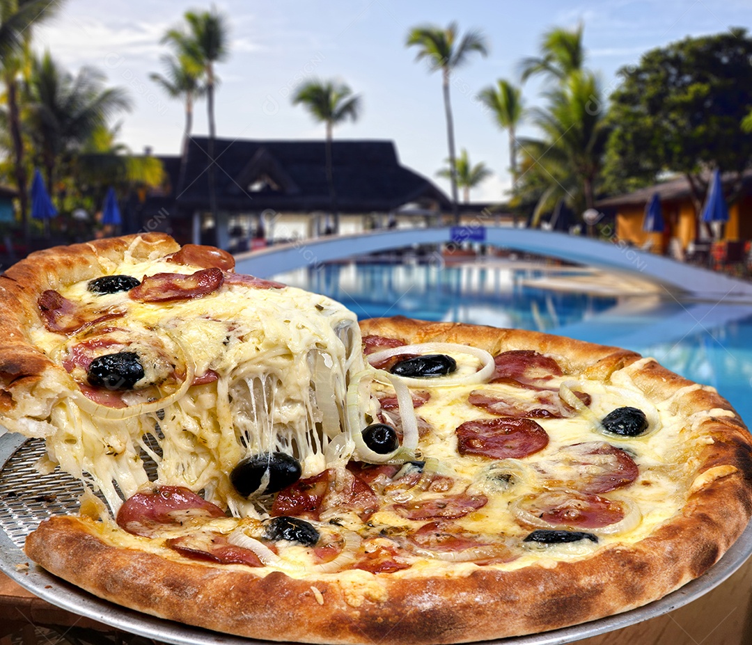 Pizza de calabresa acebolada e azeitona