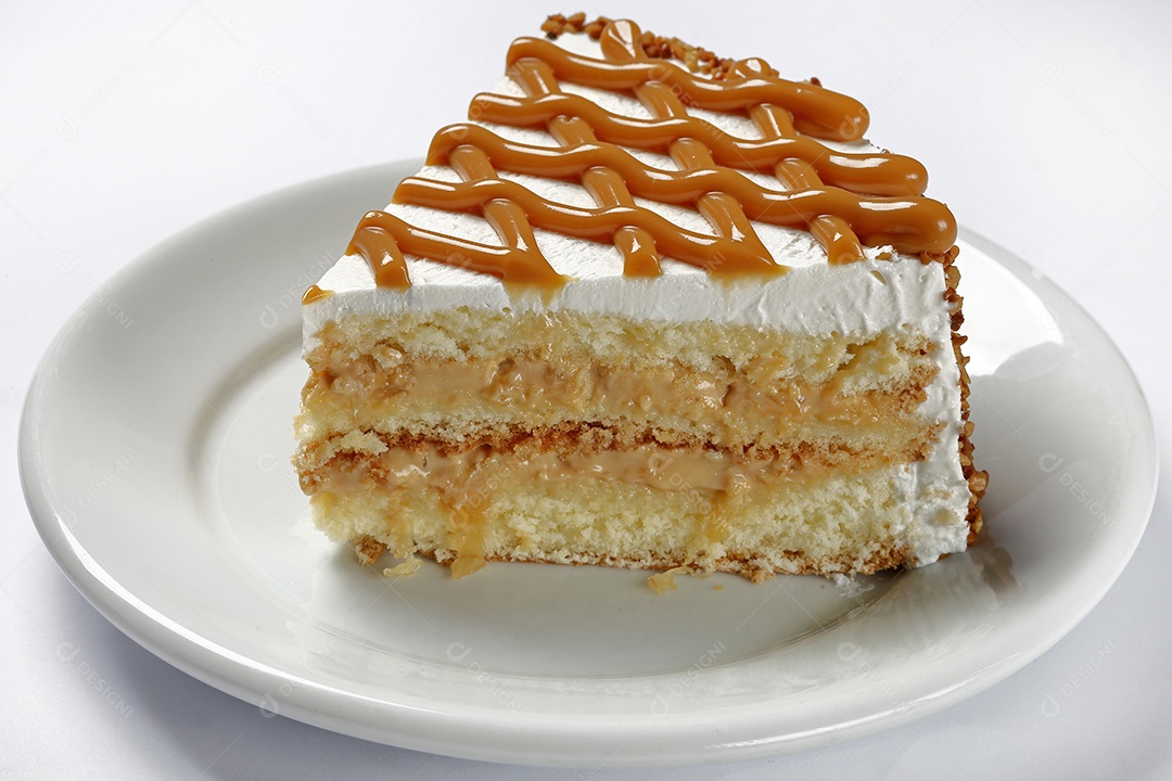 Fatia de bolo recheado com doce de leite