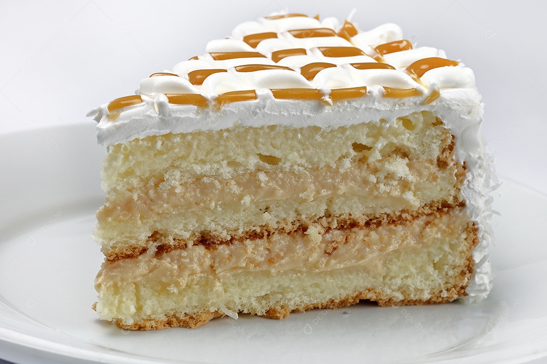 Bolo coberto doce de leite