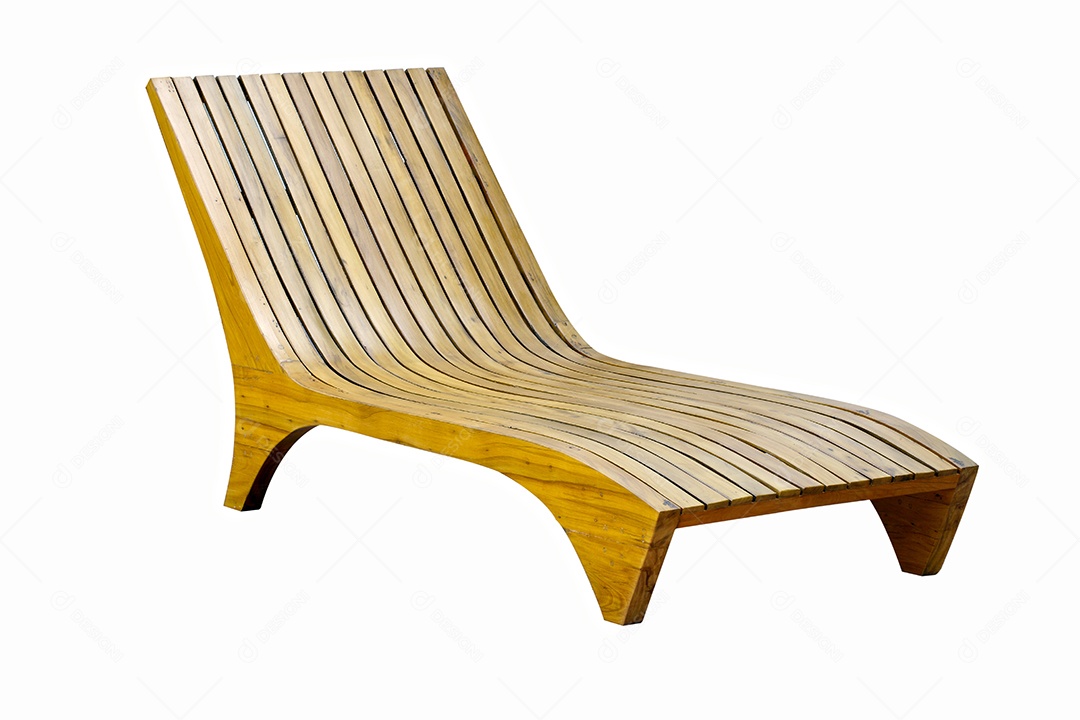Espreguiçadeiras de madeira isoladas em fundo branco