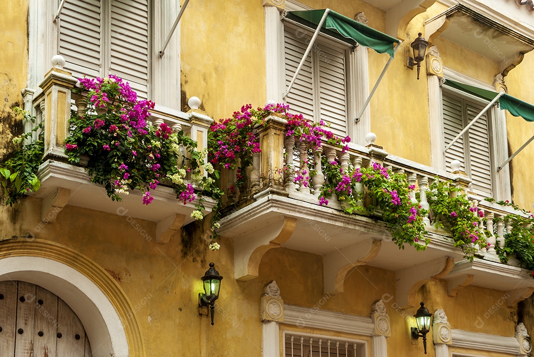 Varanda de prédios lindo da cidade de cartagena