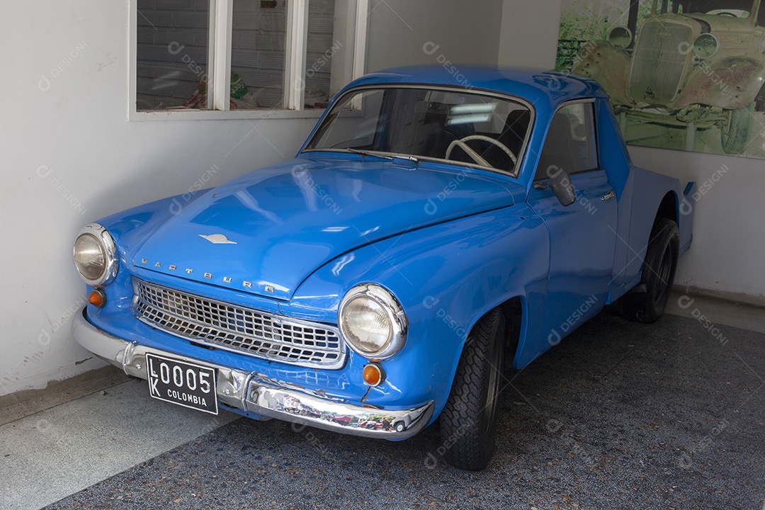 Museu Casa Pablo Escobar com carros, motocicletas e objetos usados ​​pelo traficante