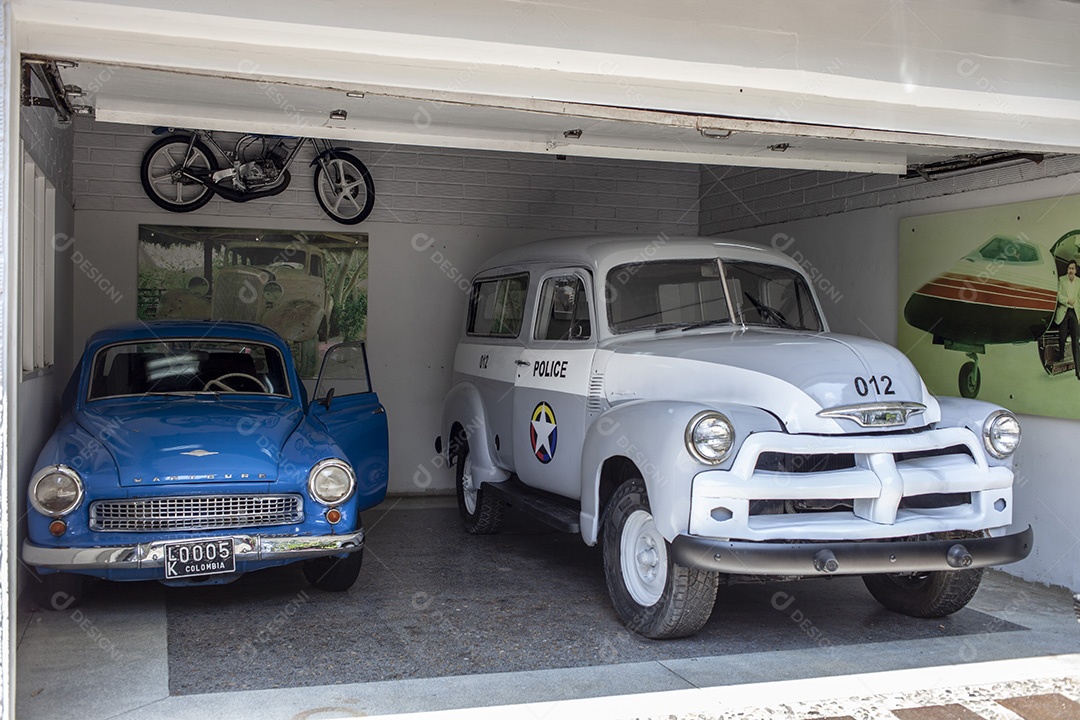 Museu Casa Pablo Escobar com carros, motocicletas e objetos usados ​​pelo traficante