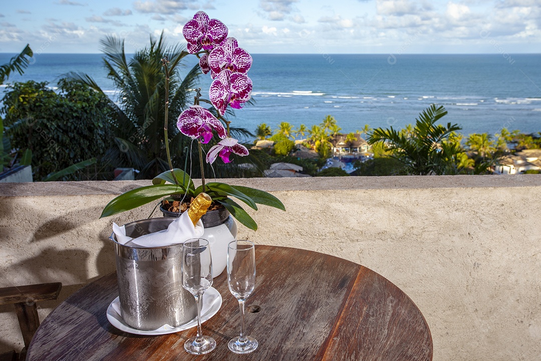 Arraial dAjuda é um distrito do município brasileiro de Porto Seguro, no litoral do estado da Bahia.