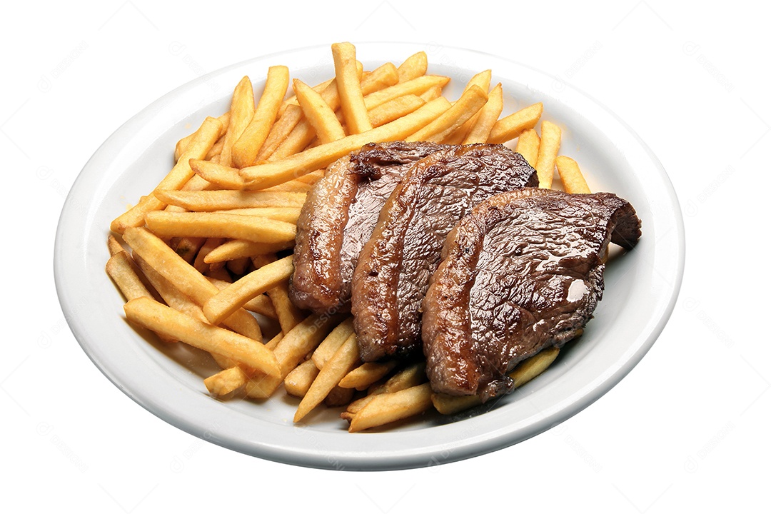 Picanha com batatas fritas sobre um prato branco