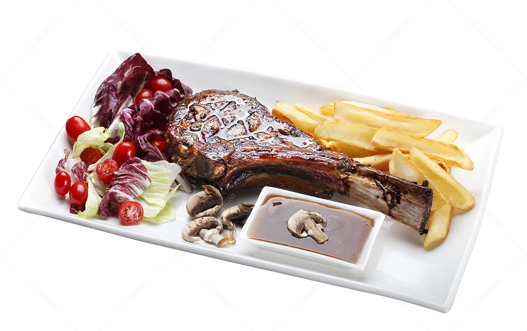 Bife t bone com salada de batata e vegetais