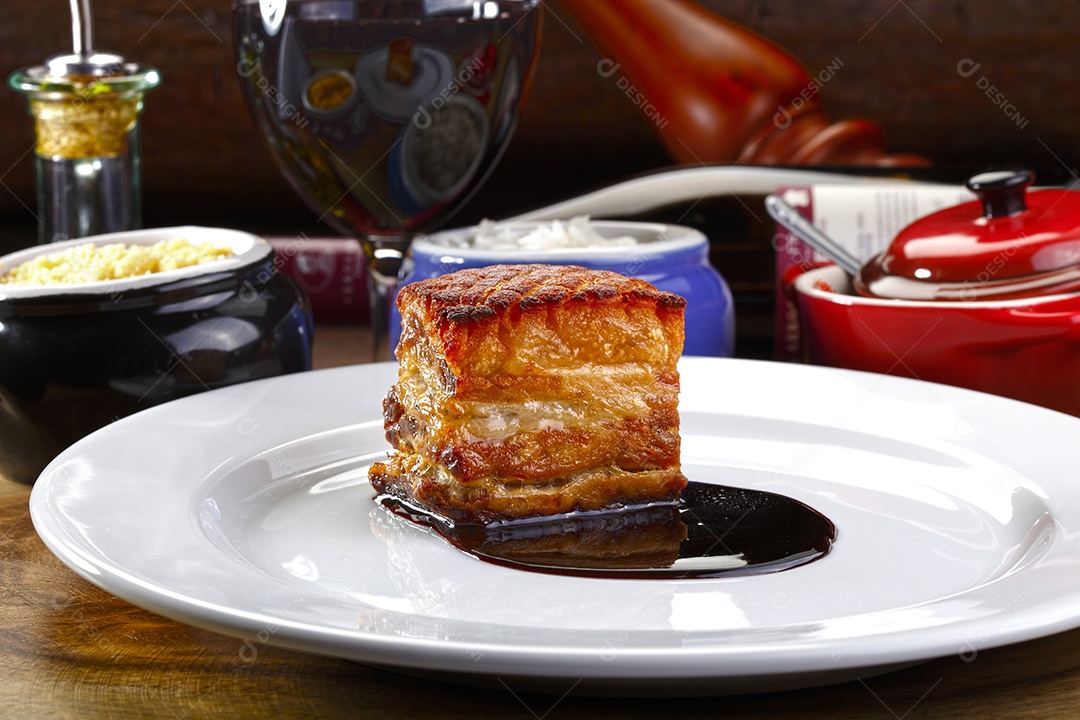 Barriga de porco assada ao molho barbecue