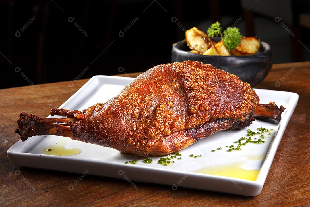 Pernil de porco com pururuca assado