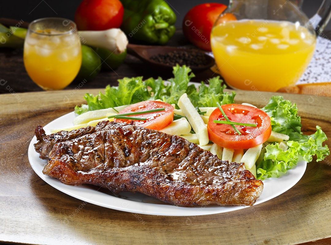 Picanha assadacom batatas fritas e salada