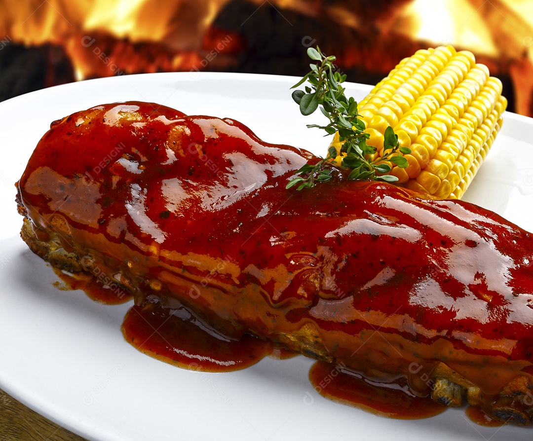 Churrasco de costela com barbecue e milho
