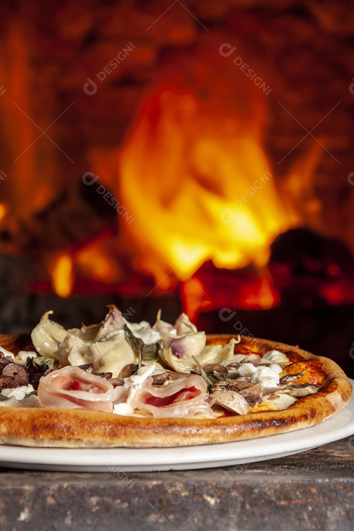 Pizza de múltiplos sabores delicioso