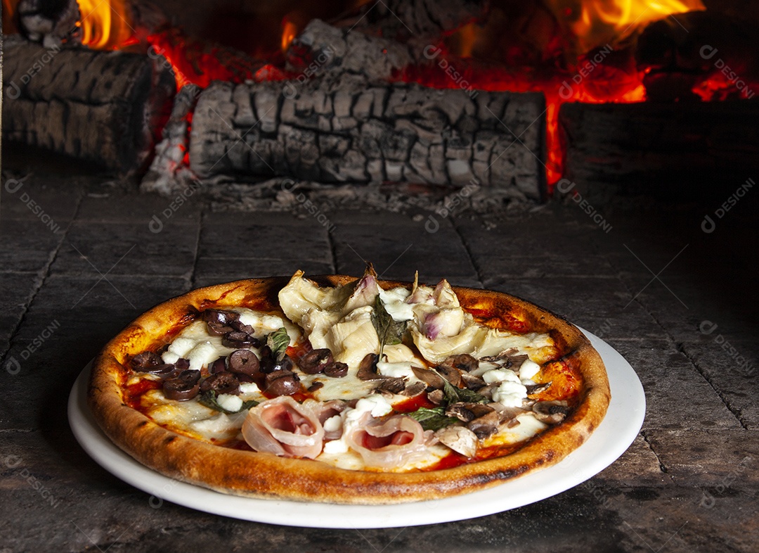 Pizza de múltiplos sabores delicioso