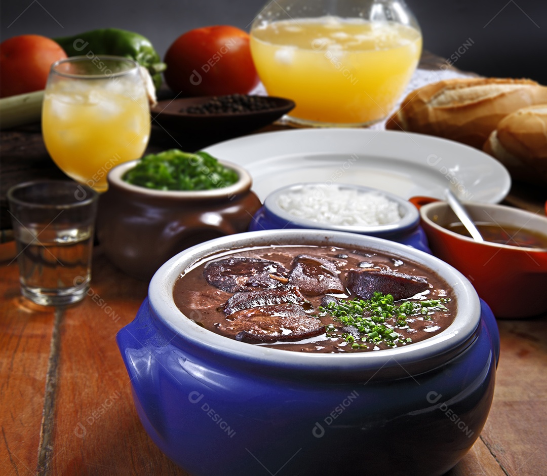 Feijoada com guarnições deliciosas