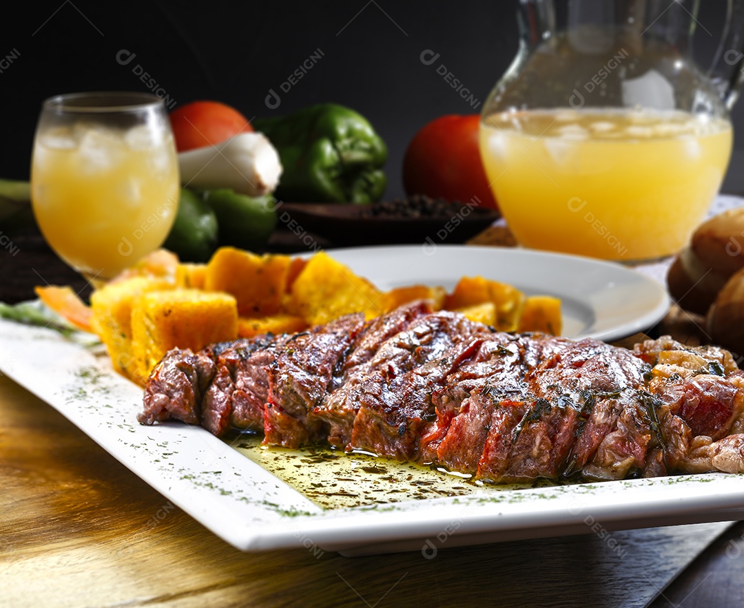 Bife de carne grelhado