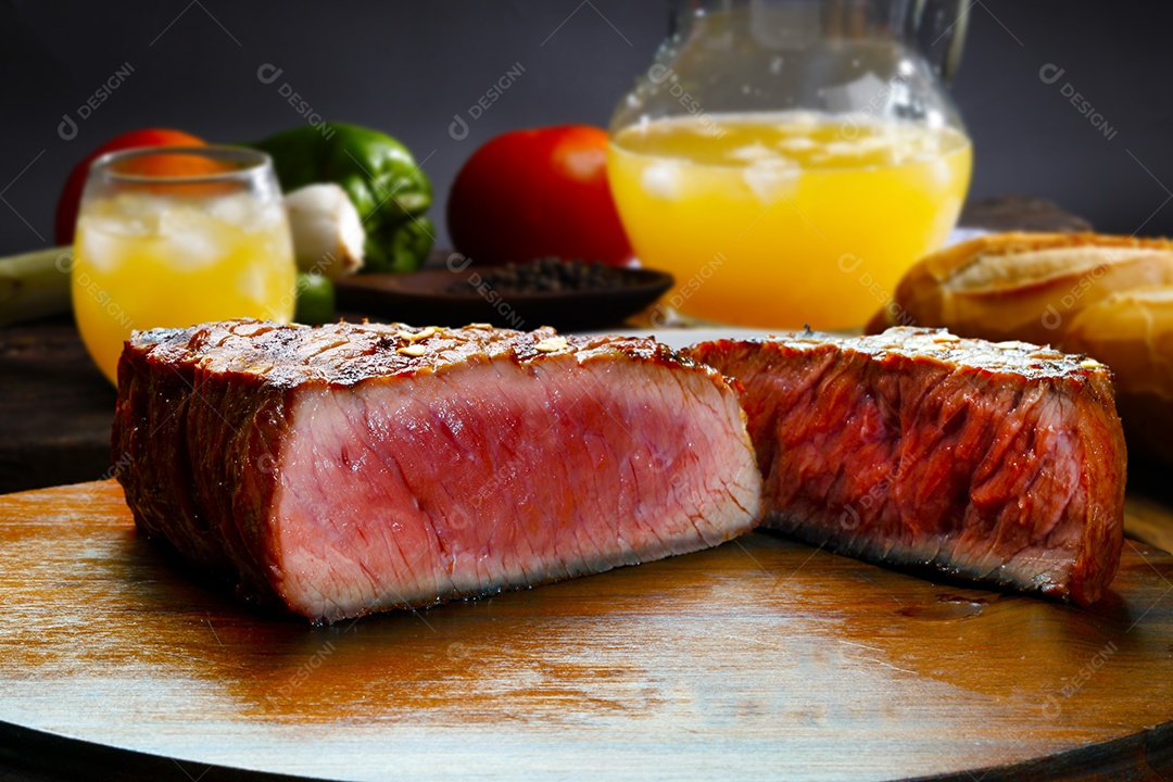 Carne assado cortada meio passada