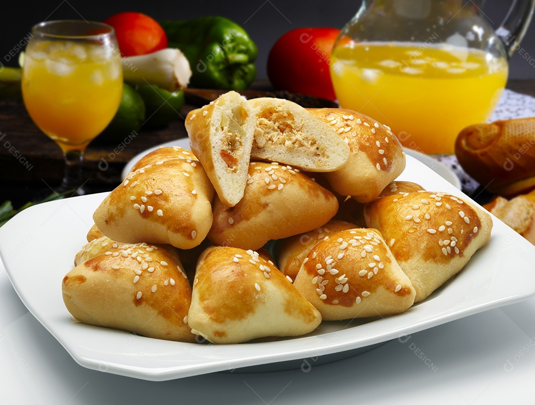 Petisco brasileiro esfiha de carne