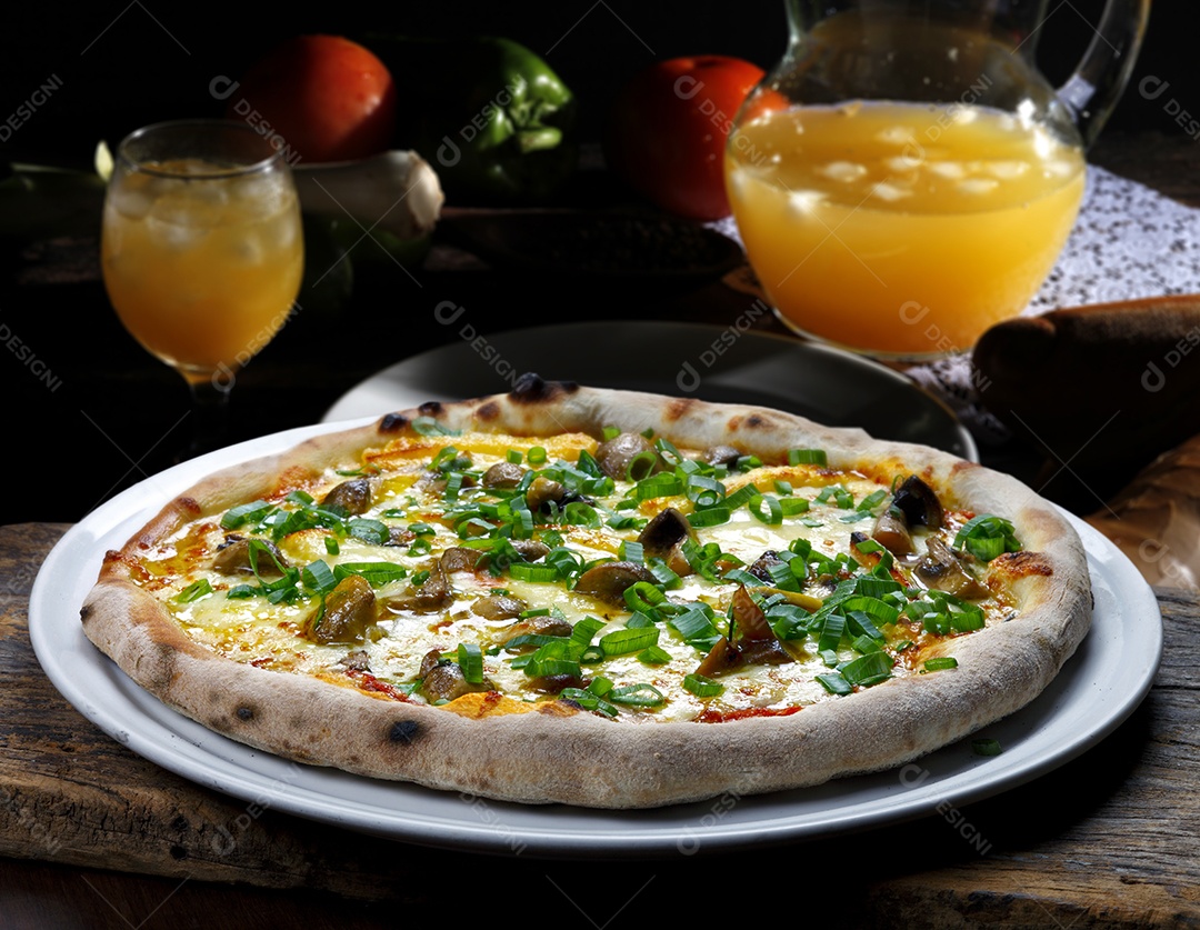 Pizza com suco de laranja