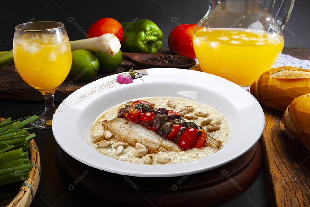 Risoto com filé de peixe e amêndoas