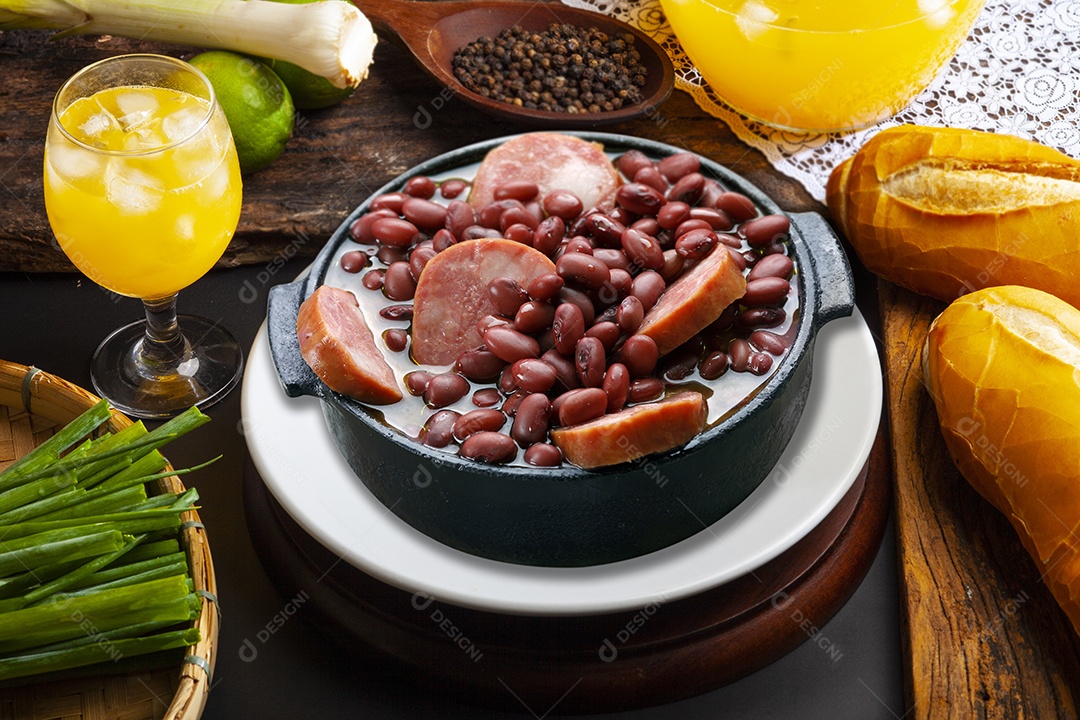 Feijão cozido com calabresa