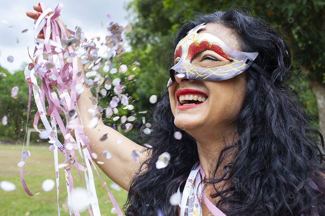 Mulher dançando no carnaval brasileiro