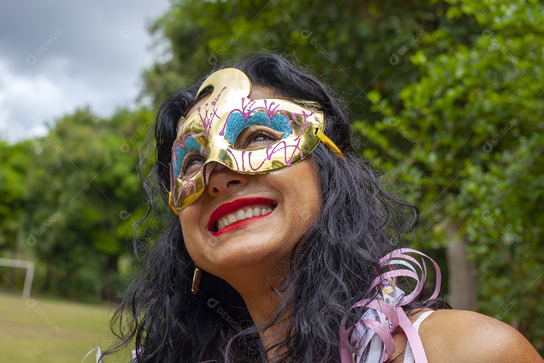 Mulher dançando no carnaval brasileiro