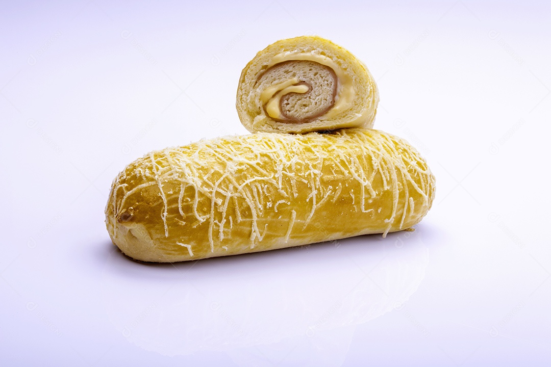 Petisco brasileiro com queijo e presunto