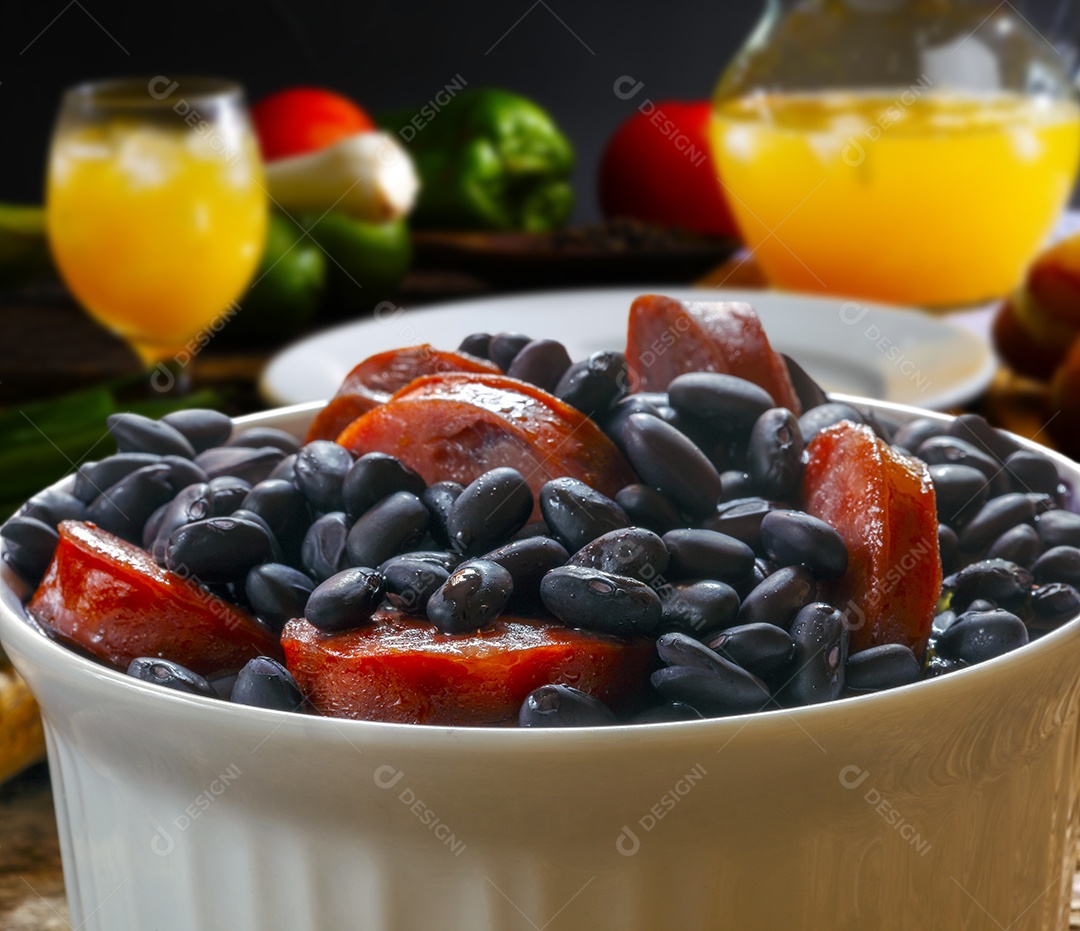 Feijão cozido com calabresa