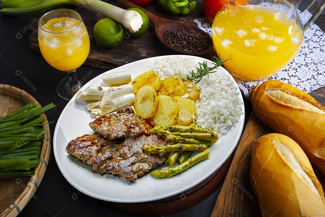 Aspargos de carne batatas e arroz