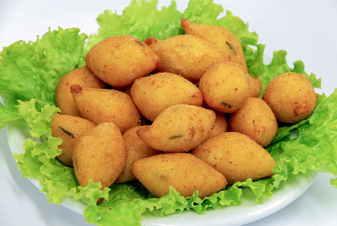 Delicioso lanche brasileiro mandioca e carne