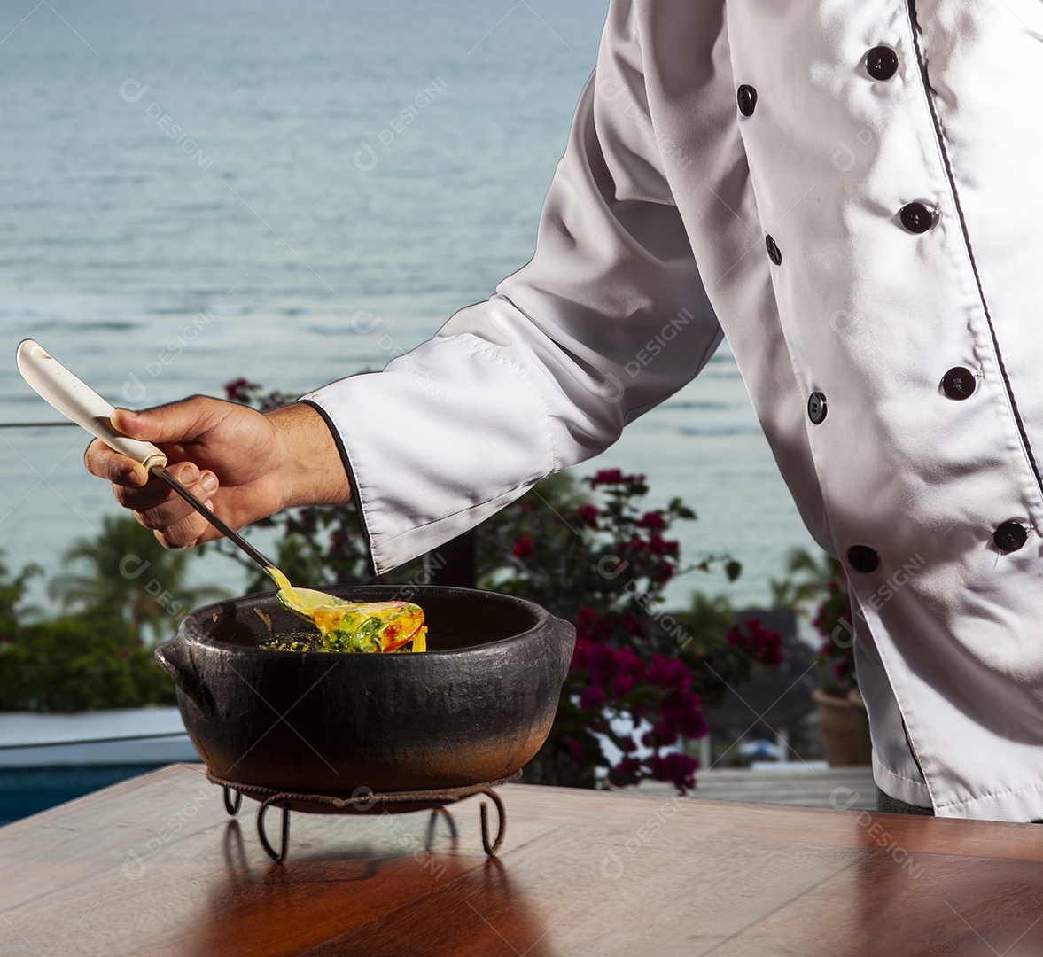 Moqueca de peixe e camarão prato tradicional da culinária brasileira