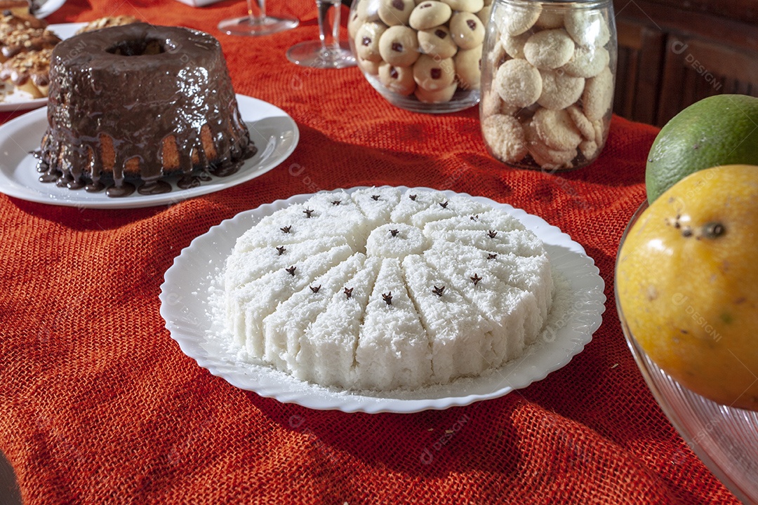 Pudim de cuscuz doce com coco