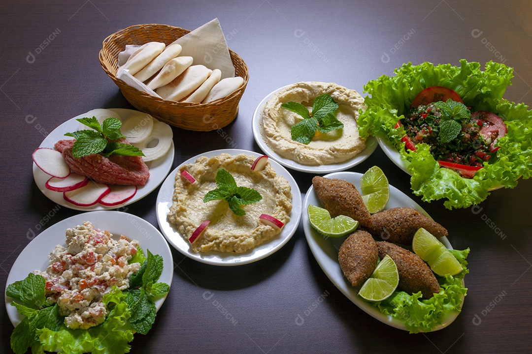 Pratos do Oriente Médio ou árabes e variados