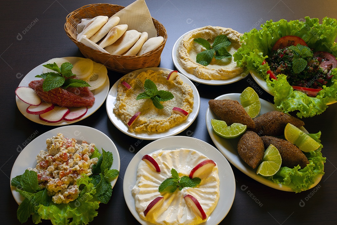 Pratos do Oriente Médio ou árabes e variados