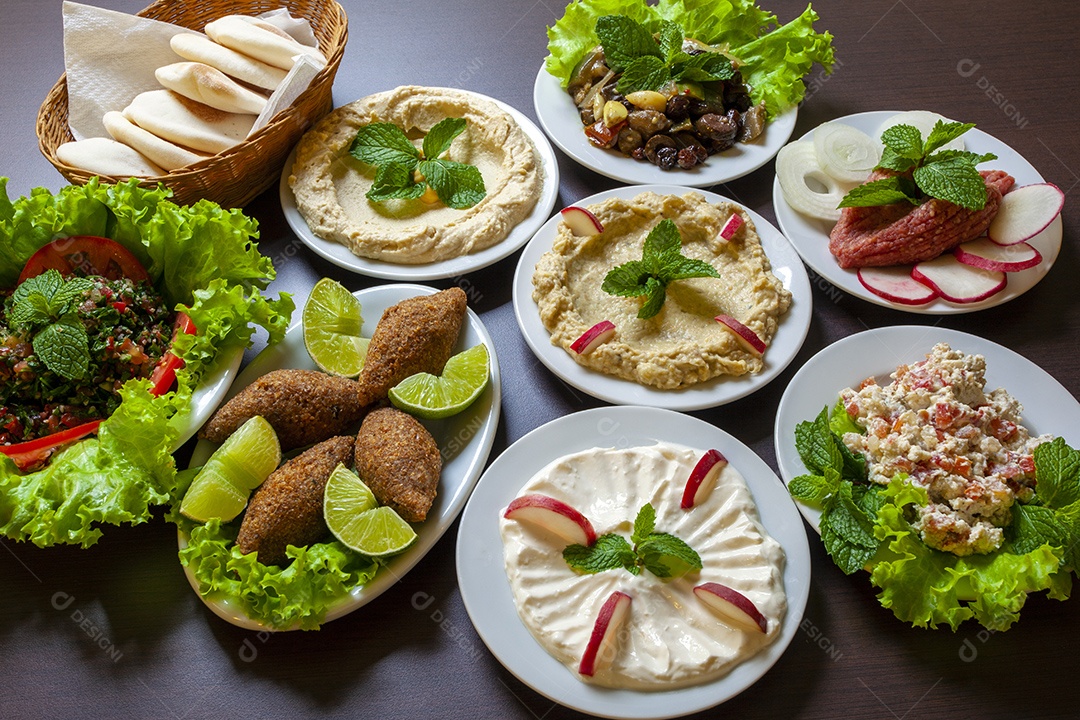 Pratos do Oriente Médio ou árabes e variados