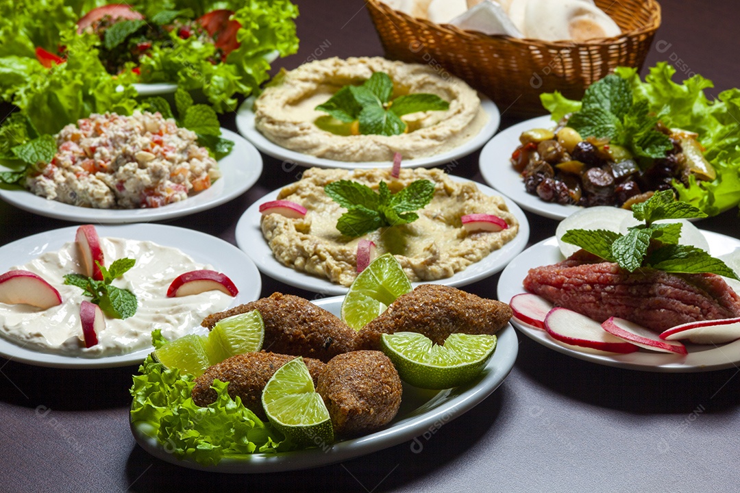 Pratos do Oriente Médio ou árabes e variados