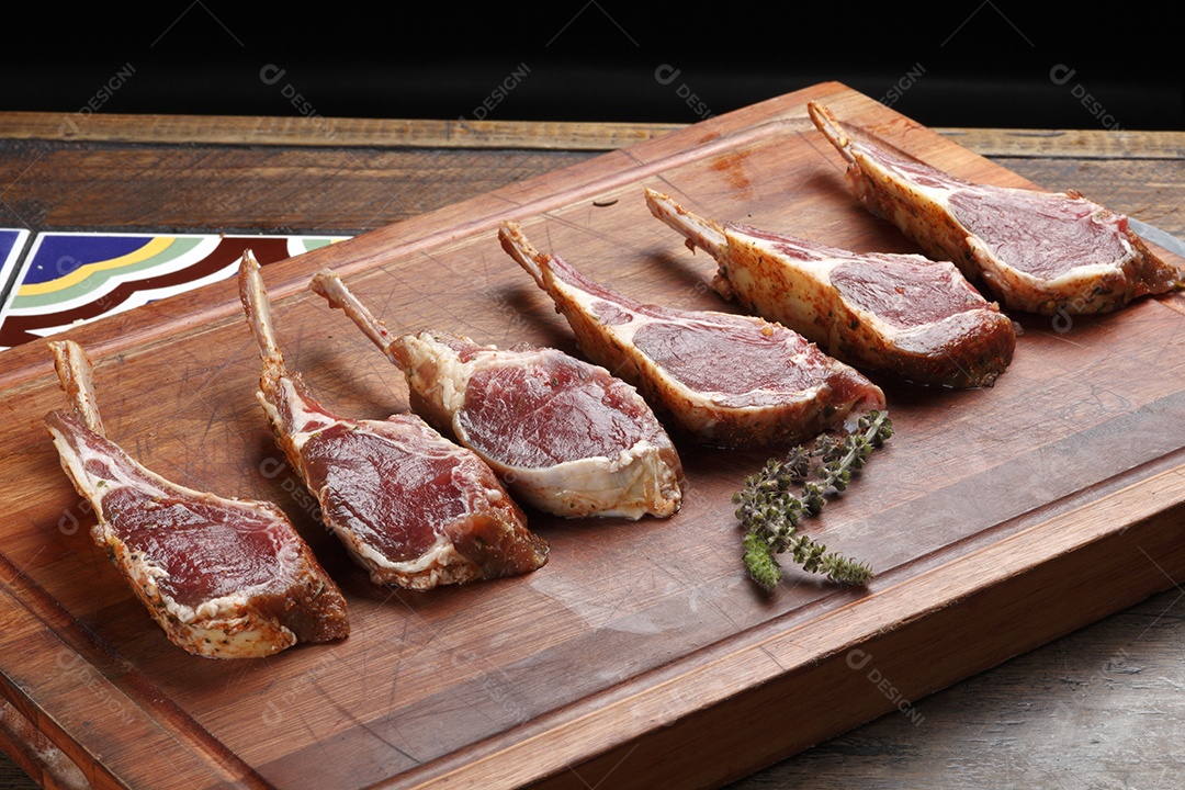 Costela de cordeiro crua