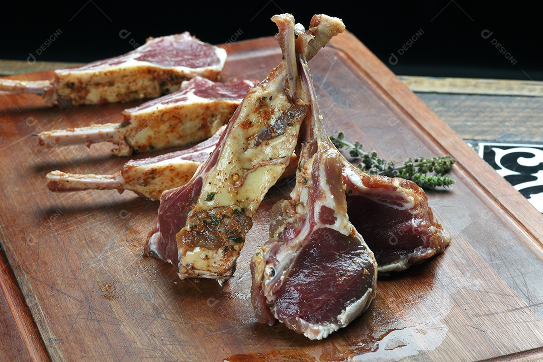 Costela de cordeiro crua