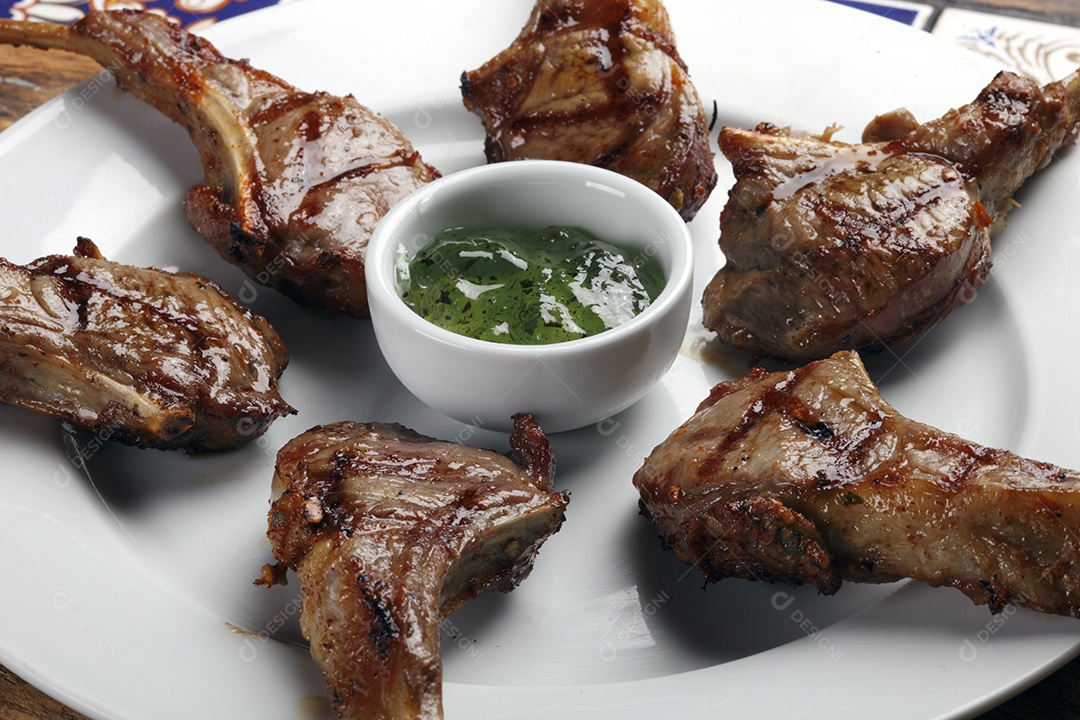 Costela assada com molho barbecue