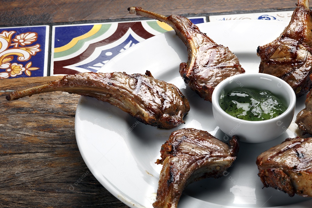 Costela assada com molho barbecue