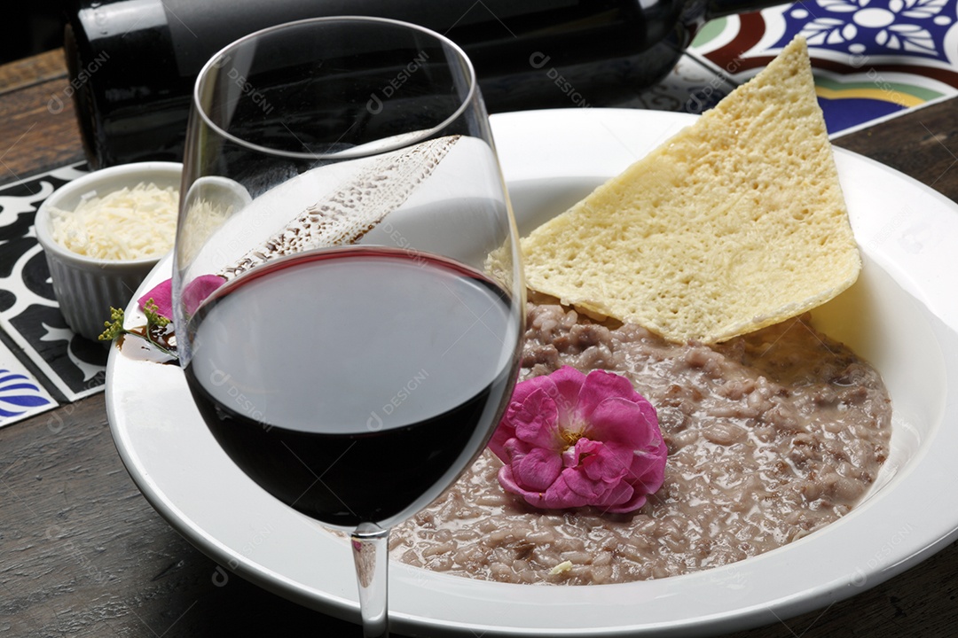 Risotto e vinho tinto