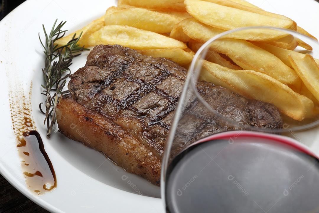 Picanha assada com batatas fritas