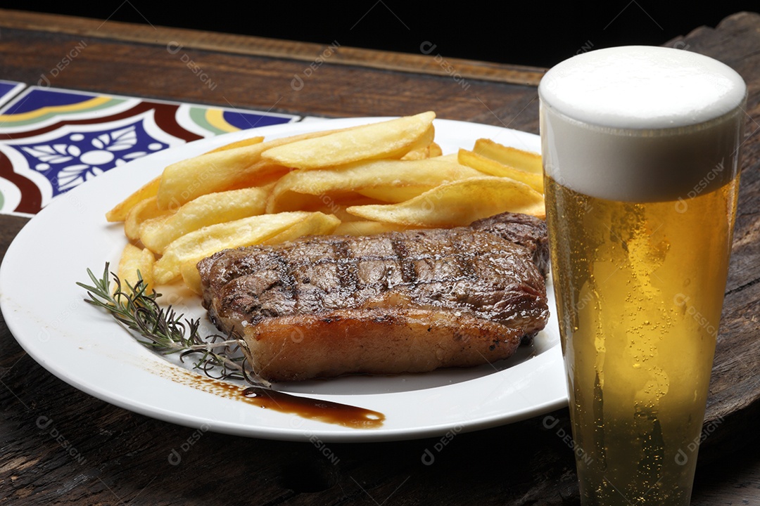 Picanha assada com batatas fritas