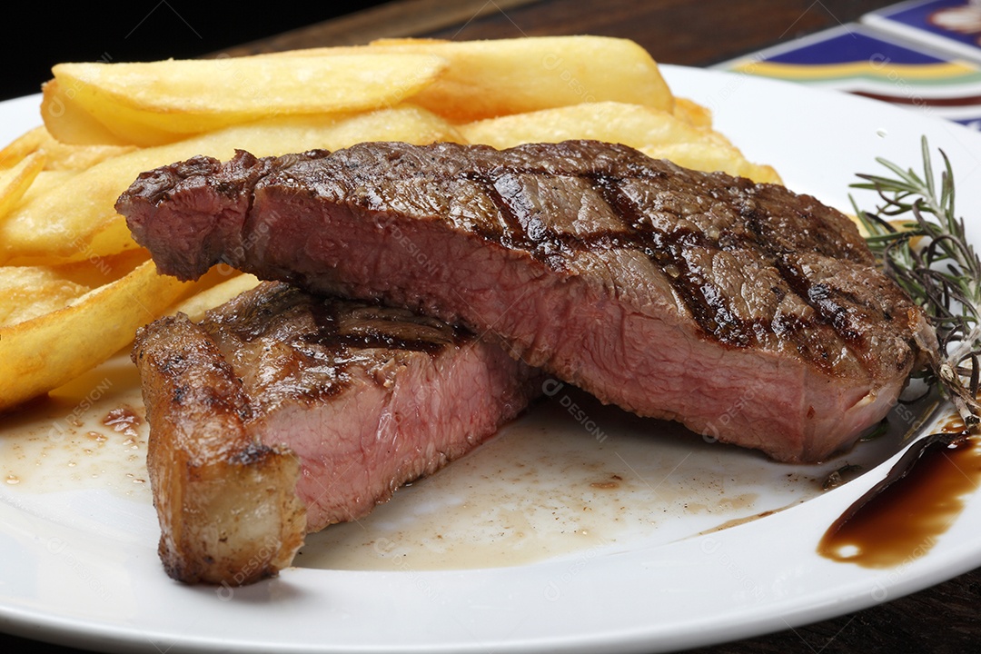 Picanha assada com batatas fritas
