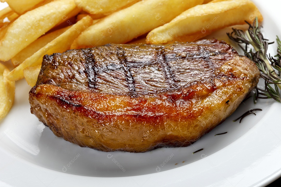 Picanha assada com batatas fritas