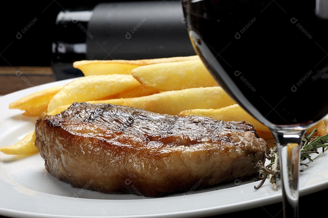Batatas fritas com picanha grelhada