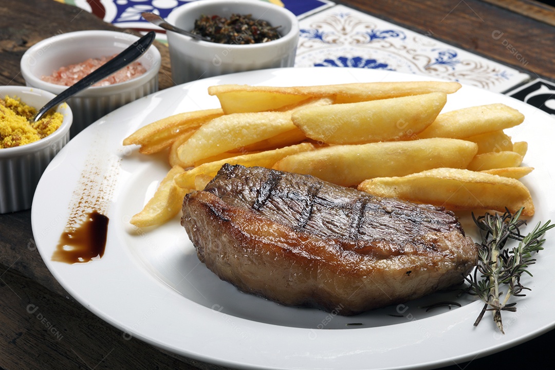 Picanha assada com batatas fritas