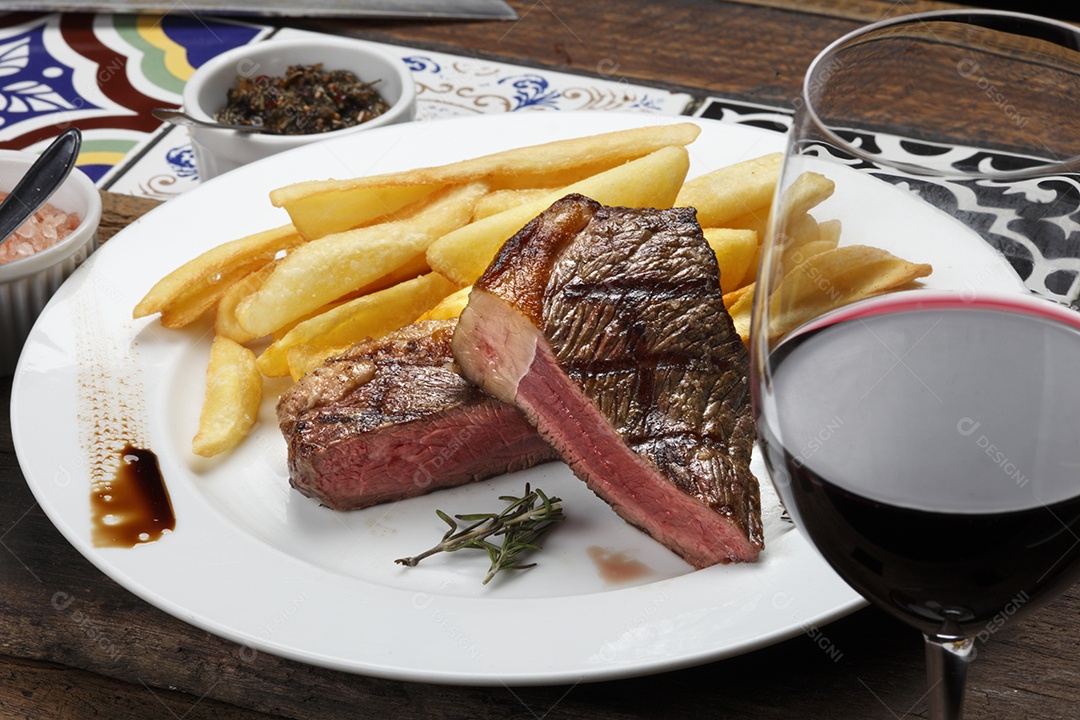 Batatas fritas com picanha grelhada